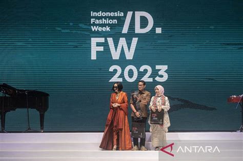 Indonesia Fashion Week: A Celebration of Cultural Heritage and Modern Innovation, Showcasing Haryo Balawista's Designs